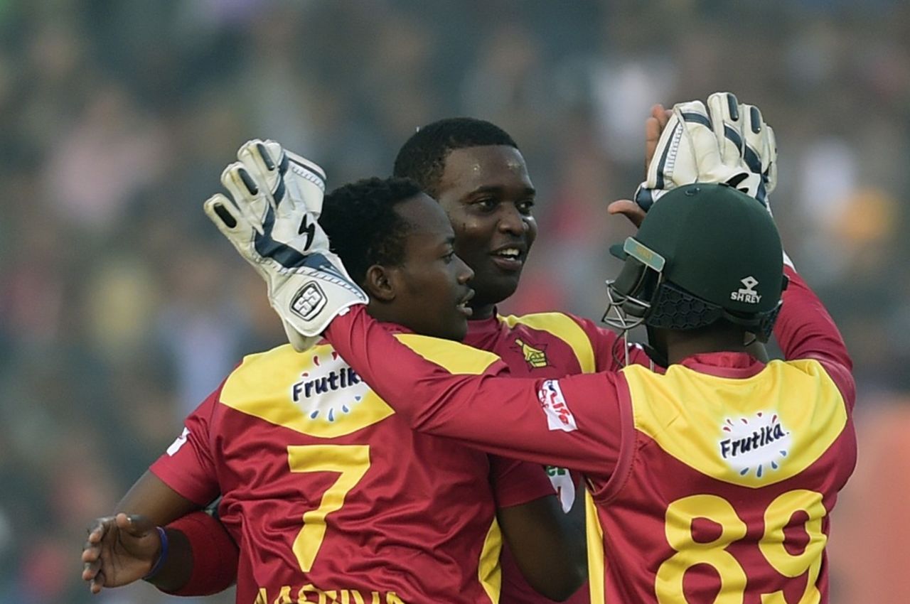 Tendai Chisoro and Neville Madziva celebrate a wicket, Bangladesh v Zimbabwe, 4th T20I, Khulna, January 22, 2016