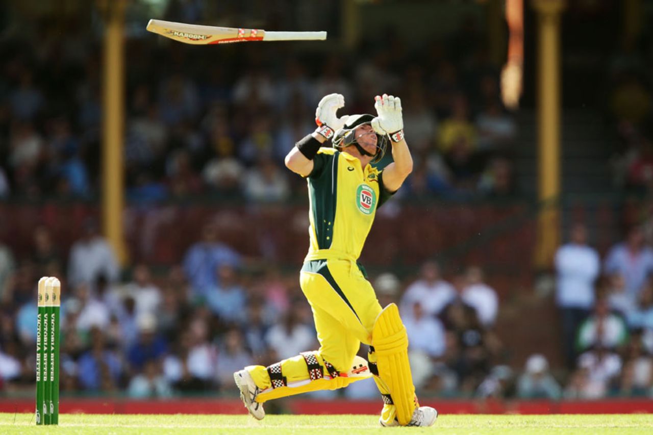 David Warner loses control of his bat, Australia v India, 5th ODI, Sydney, January 23, 2016