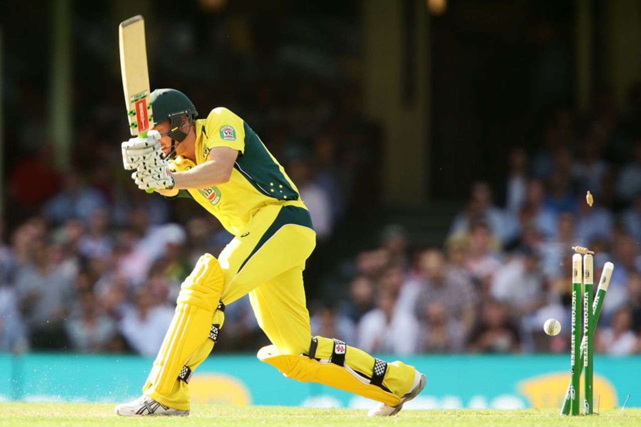 James Faulkner misses a yorker, Australia v India, 5th ODI, Sydney, January 23, 2016