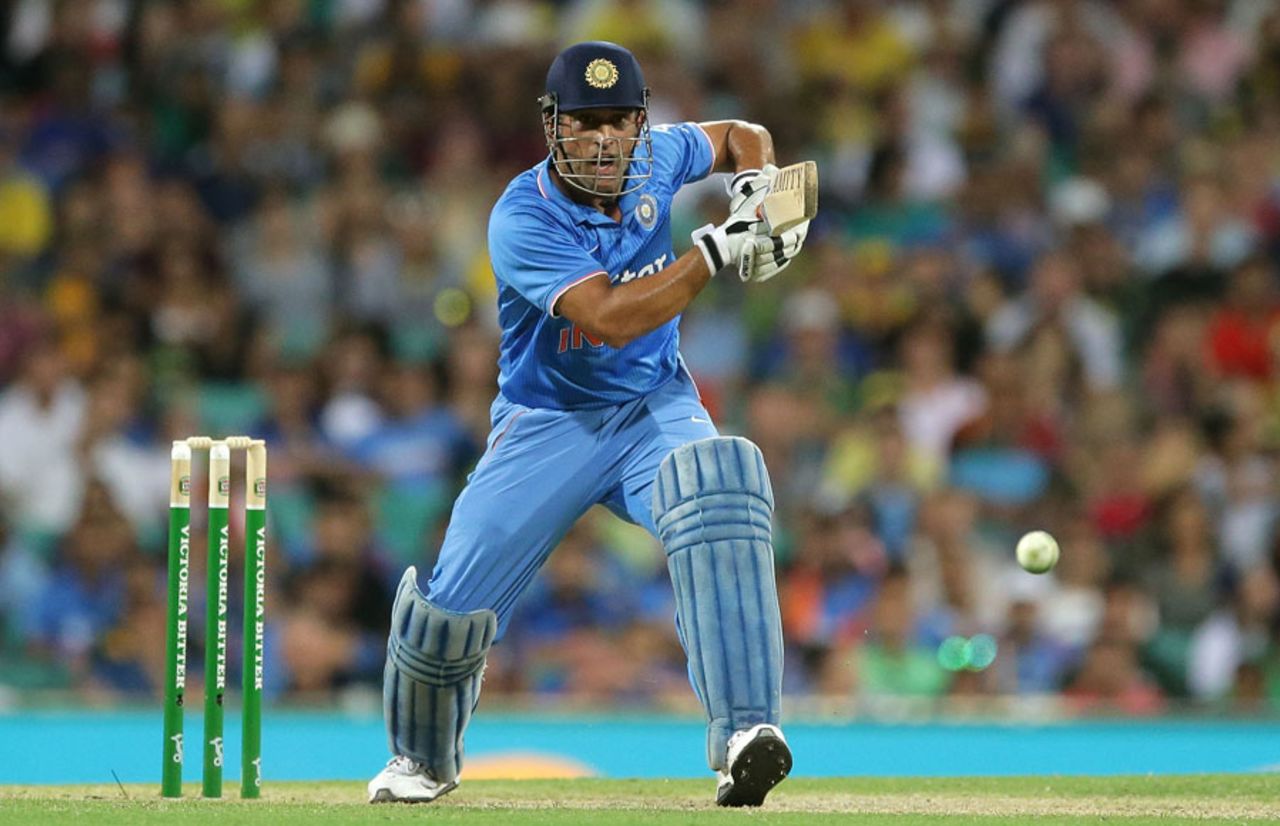 MS Dhoni scratched around for 34, Australia v India, 5th ODI, Sydney, January 23, 2016