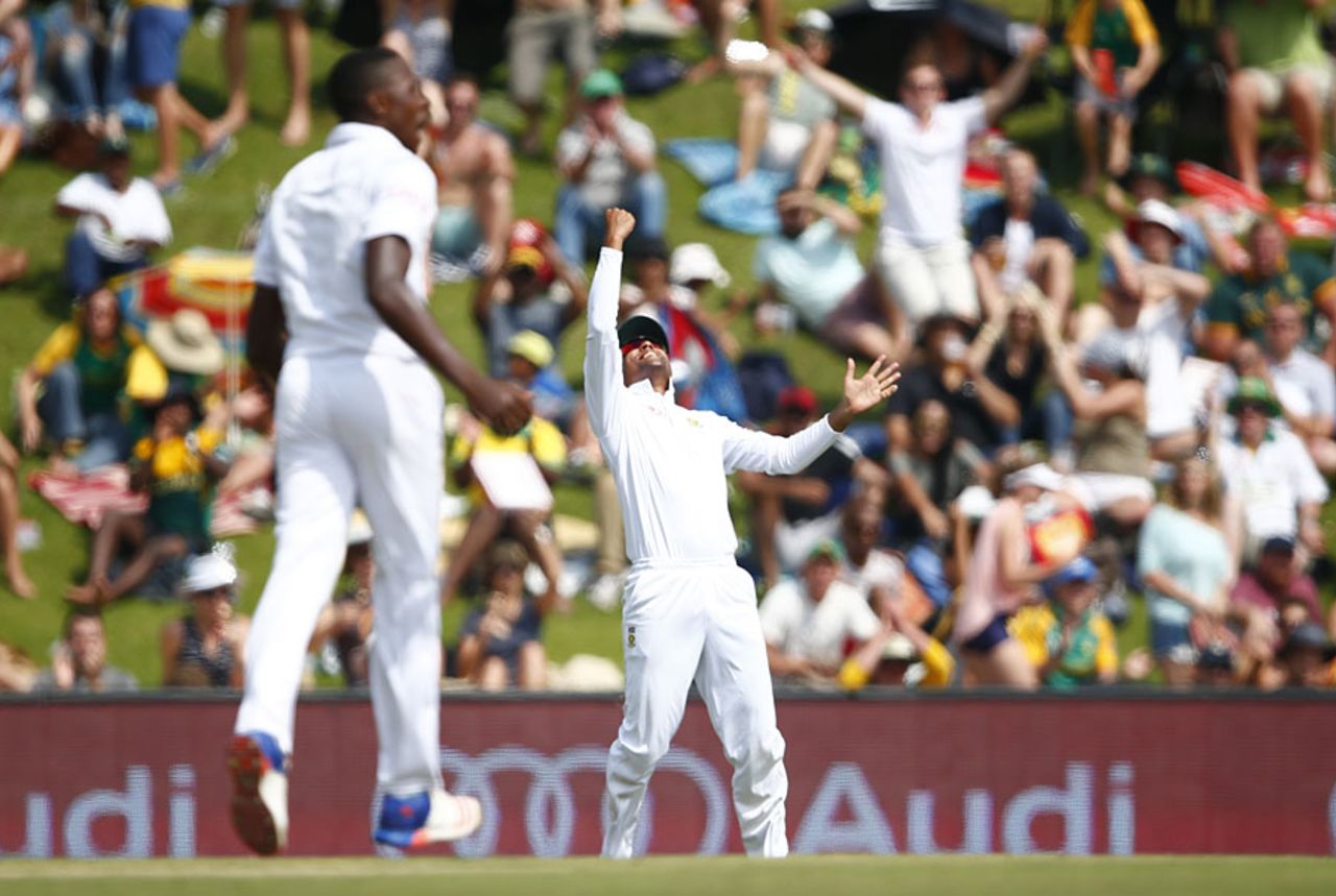 Dane Piedt throws the ball skywards after holding the catch to remove Alex Hales, South Africa v England, 4th Test, Centurion, 2nd day, January 23, 2016