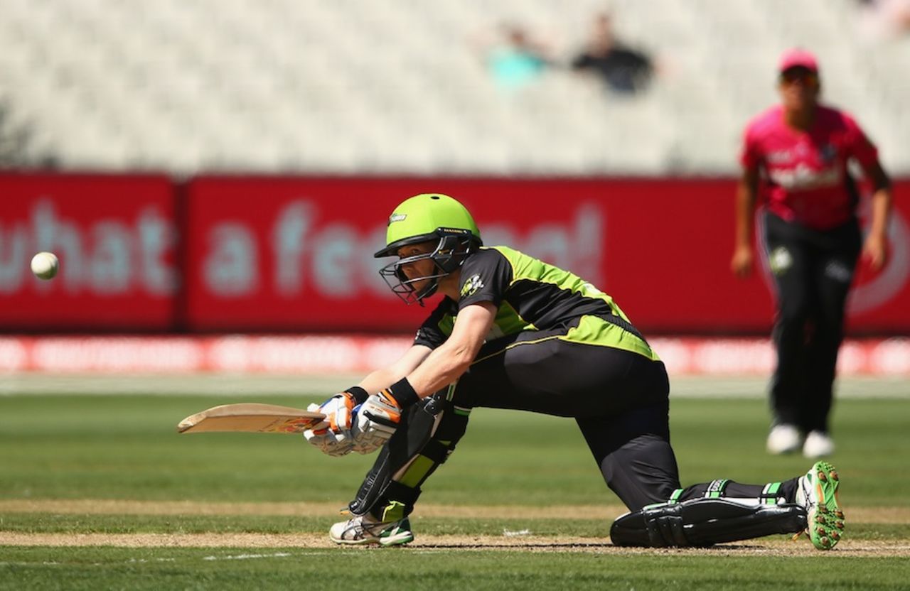 Alex Blackwell gets down low to sweep, Sydney Sixers v Sydney Thunder, Women's BBL final, Melbourne, January 24, 2016