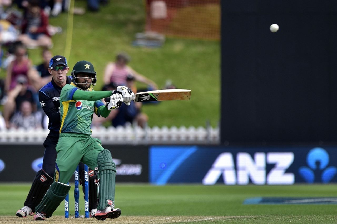 Babar Azam plays a pull, New Zealand v Pakistan, 1st ODI, Basin Reserve, Wellington, January 25, 2016