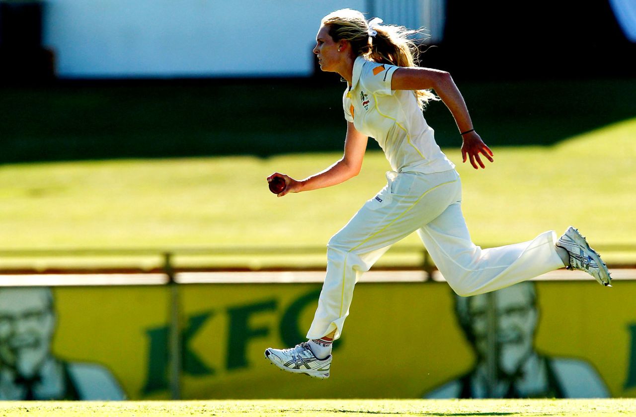 Holly Ferling runs in to bowl, Australia v England, Only Test, Perth, 1st day, January 10, 2014
