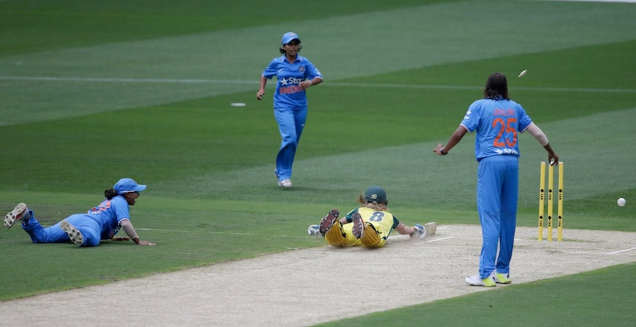 Ellyse Perry was run out by Anuja Patil, Australia v India, 2nd women's T20I, Melbourne, January 29, 2016