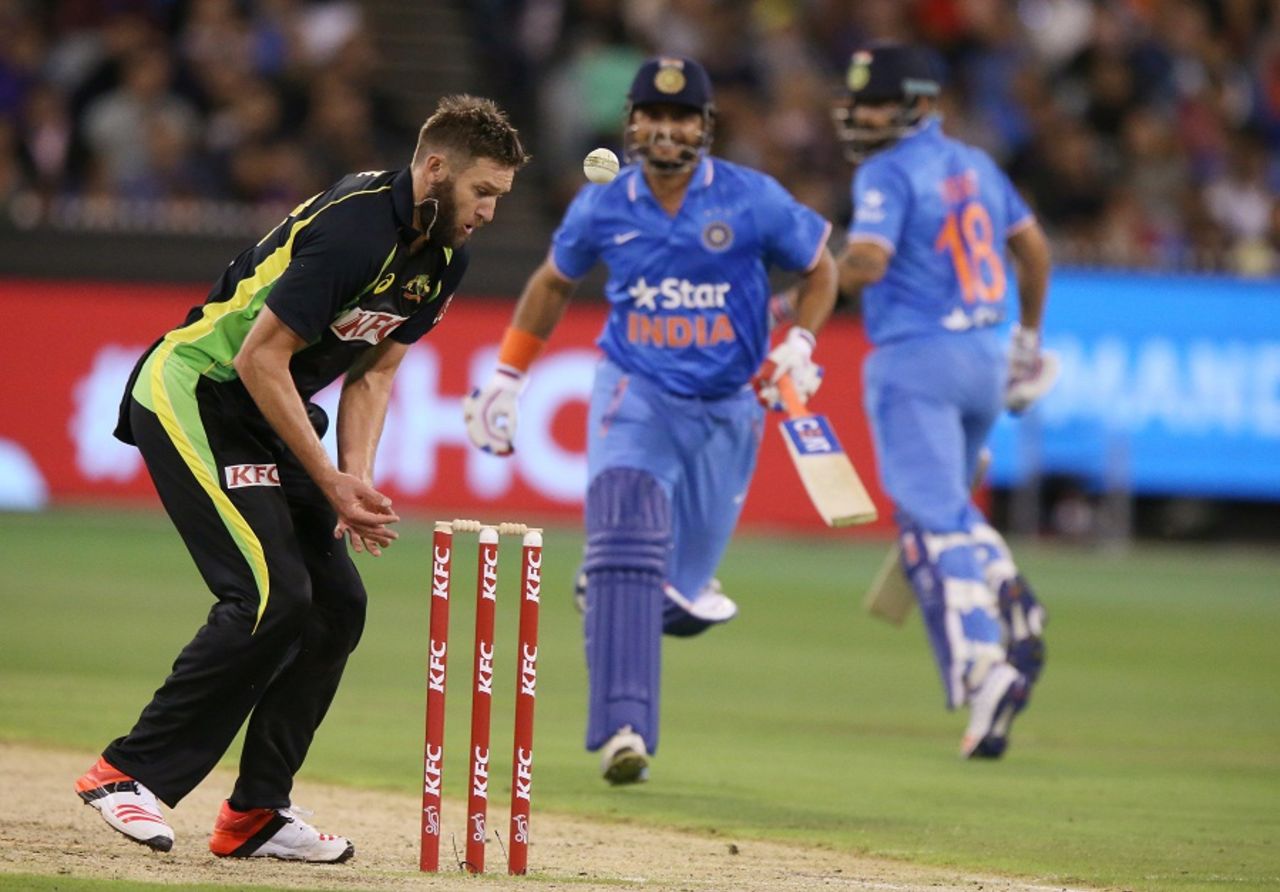Andrew Tye missed a chance to run Suresh Raina out, Australia v India, 2nd T20I, Melbourne, January 29, 2016