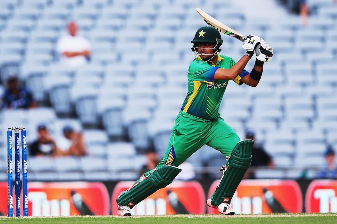 Babar Azam cuts off the front foot, New Zealand v Pakistan, 3rd ODI, Auckland, January 31, 2016