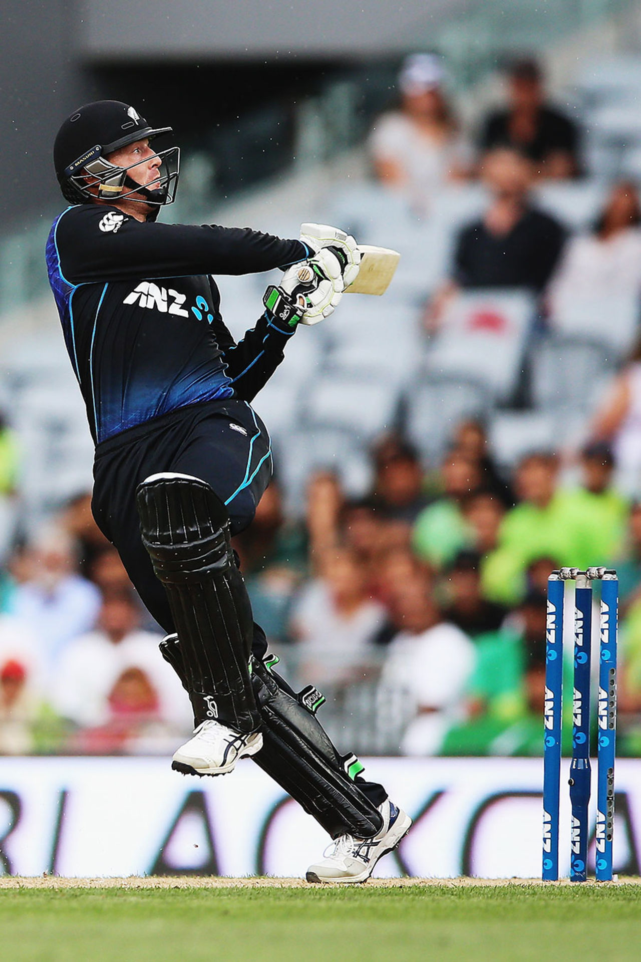 Martin Guptill swivels to hook, New Zealand v Pakistan, 3rd ODI, Auckland, January 31, 2016