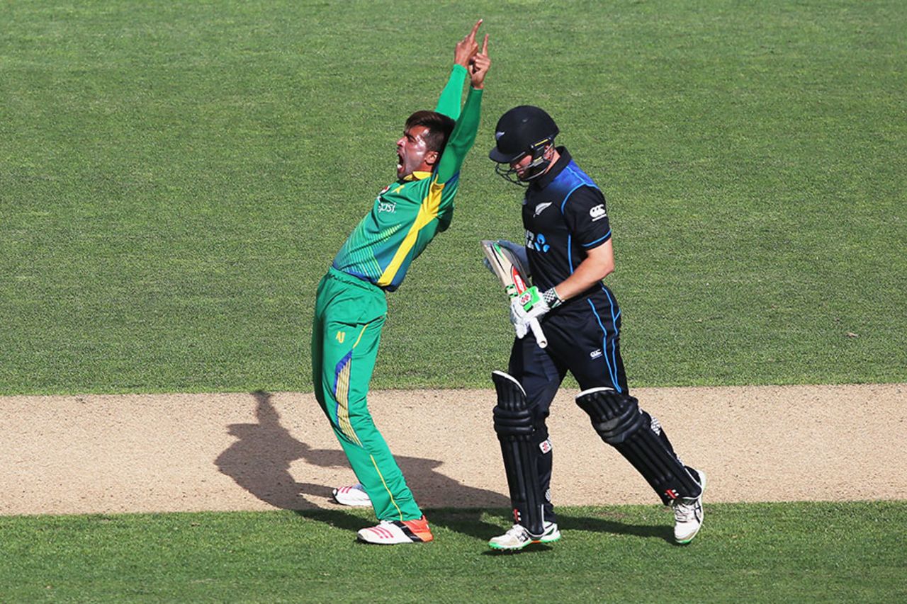 Mohammad Amir exults after dismissing Henry Nicholls, New Zealand v Pakistan, 3rd ODI, Auckland, January 31, 2016