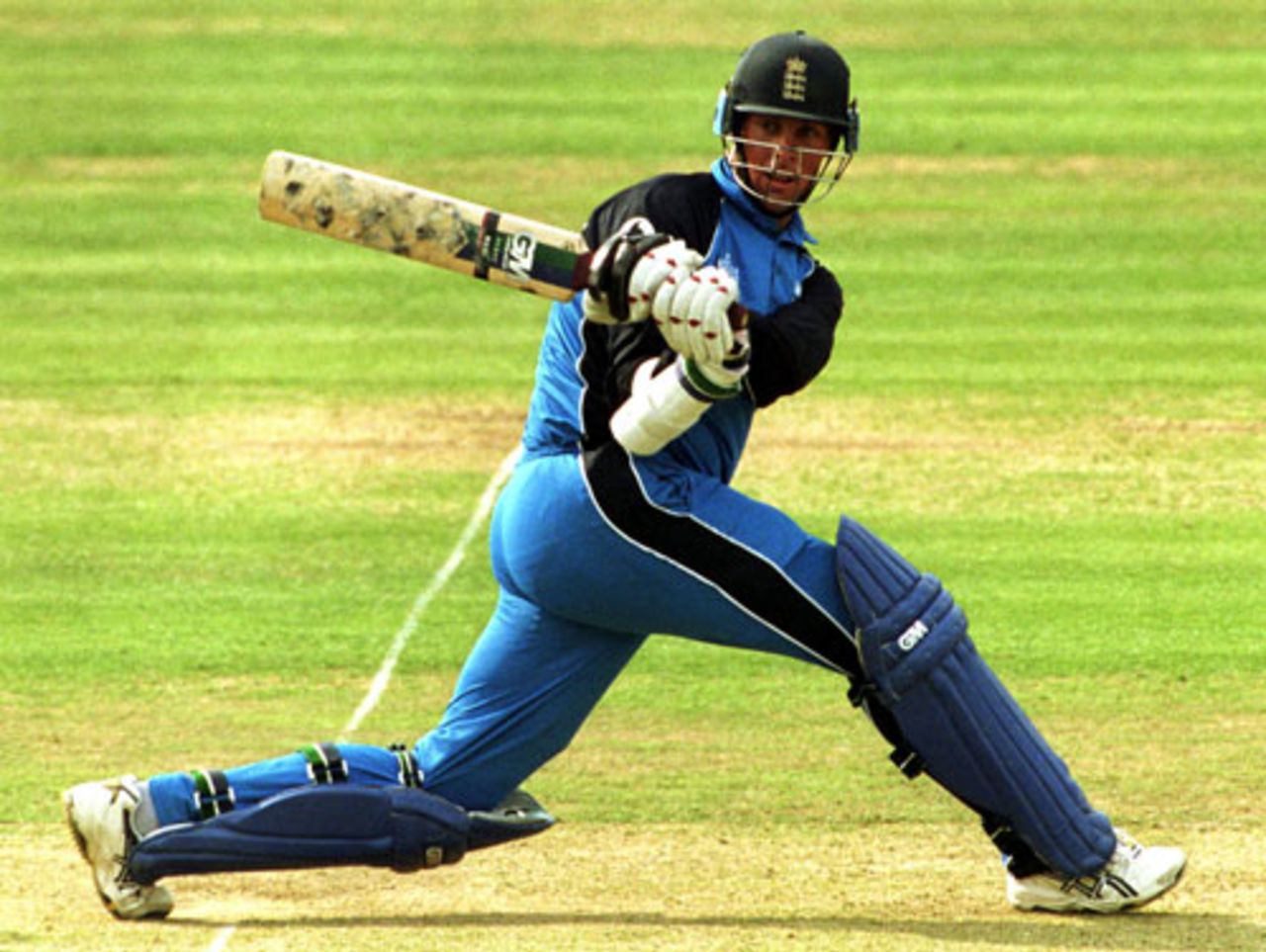 Trescothick lofts a ball over midwicket  on his way to a century, 4th ODI at Lords, June 12, 2001