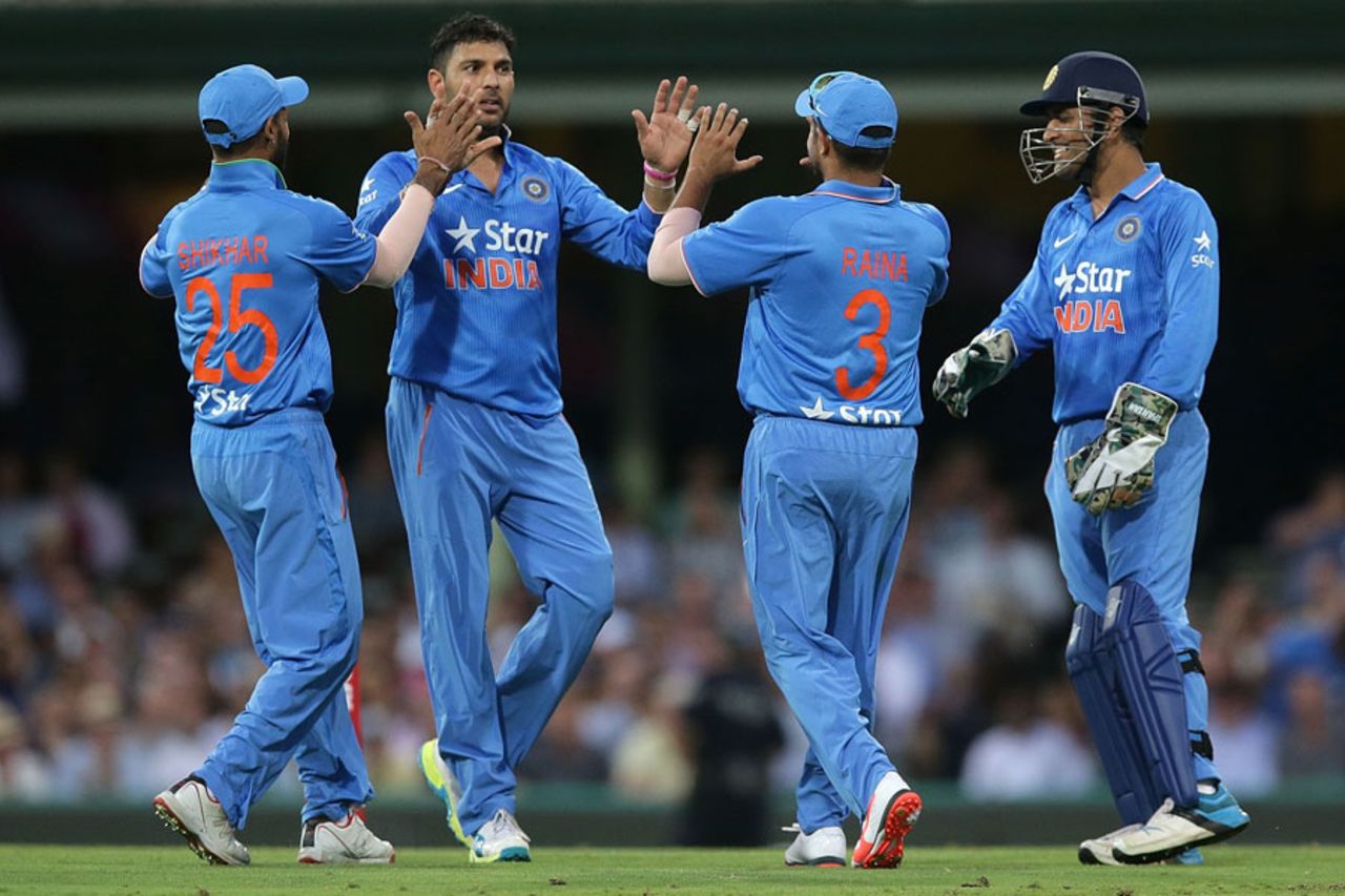 Yuvraj Singh struck first ball to dismiss Glenn Maxwell, Australia v India, 3rd T20I, Sydney, January 31, 2016