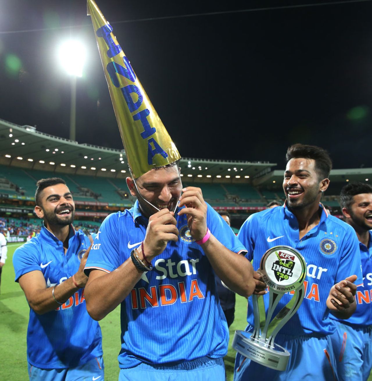 Virat Kohli, Yuvraj Singh and Hardik Pandya celebrate India's 3-0 win, Australia v India, 3rd T20I, Sydney, January 31, 2016