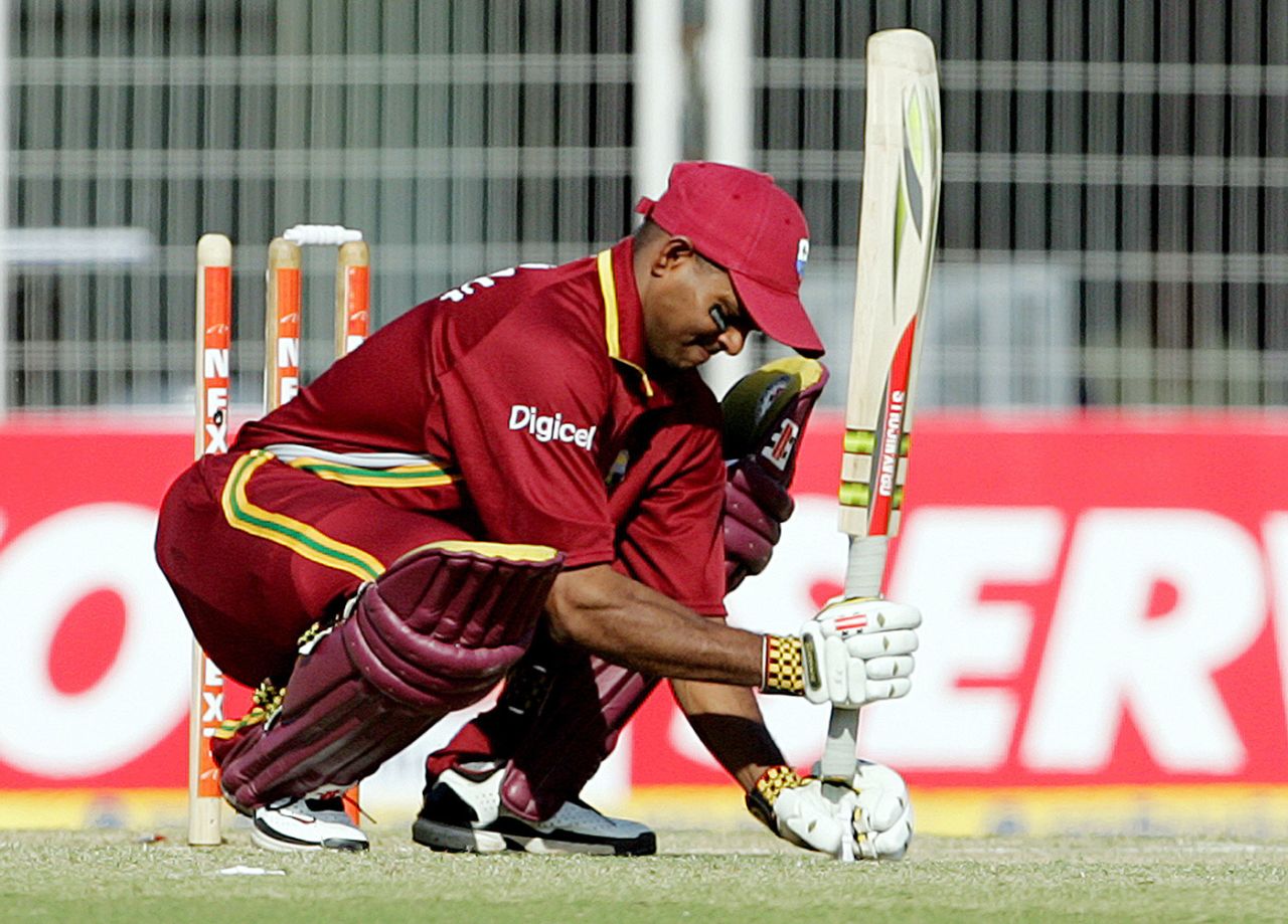 Shivnarine Chanderpaul marks his guard with a bail, India v West Indies, 1st ODI, Nagpur, January 21, 2007
