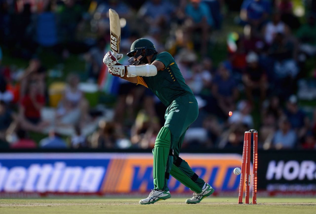 Hashim Amla chopped on in the third over, South Africa v England, 1st ODI, Bloemfontein, February 3, 2016