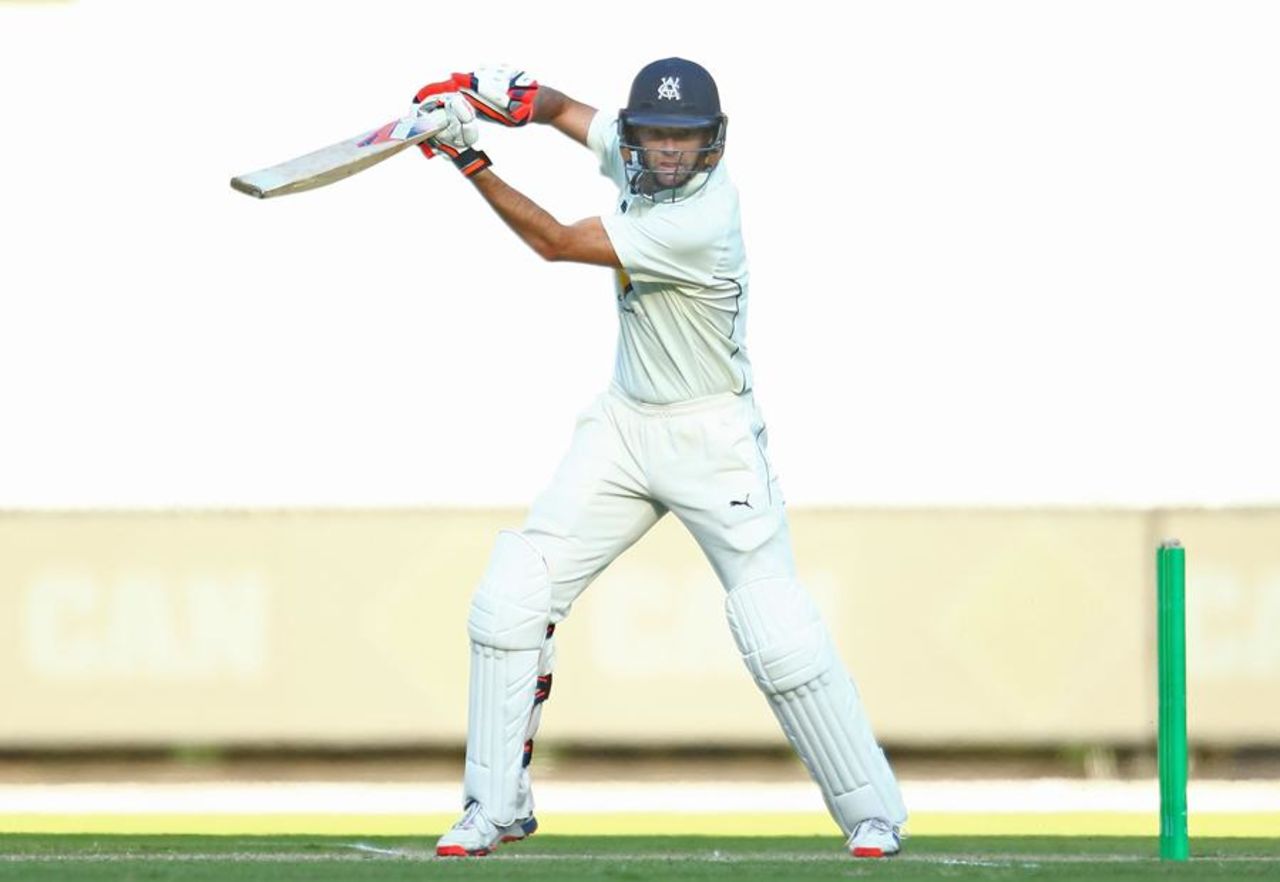 Rob Quiney punches through the off side, Victoria v Queensland, Sheffield Shield, 2nd day, Melbourne, October 29, 2015