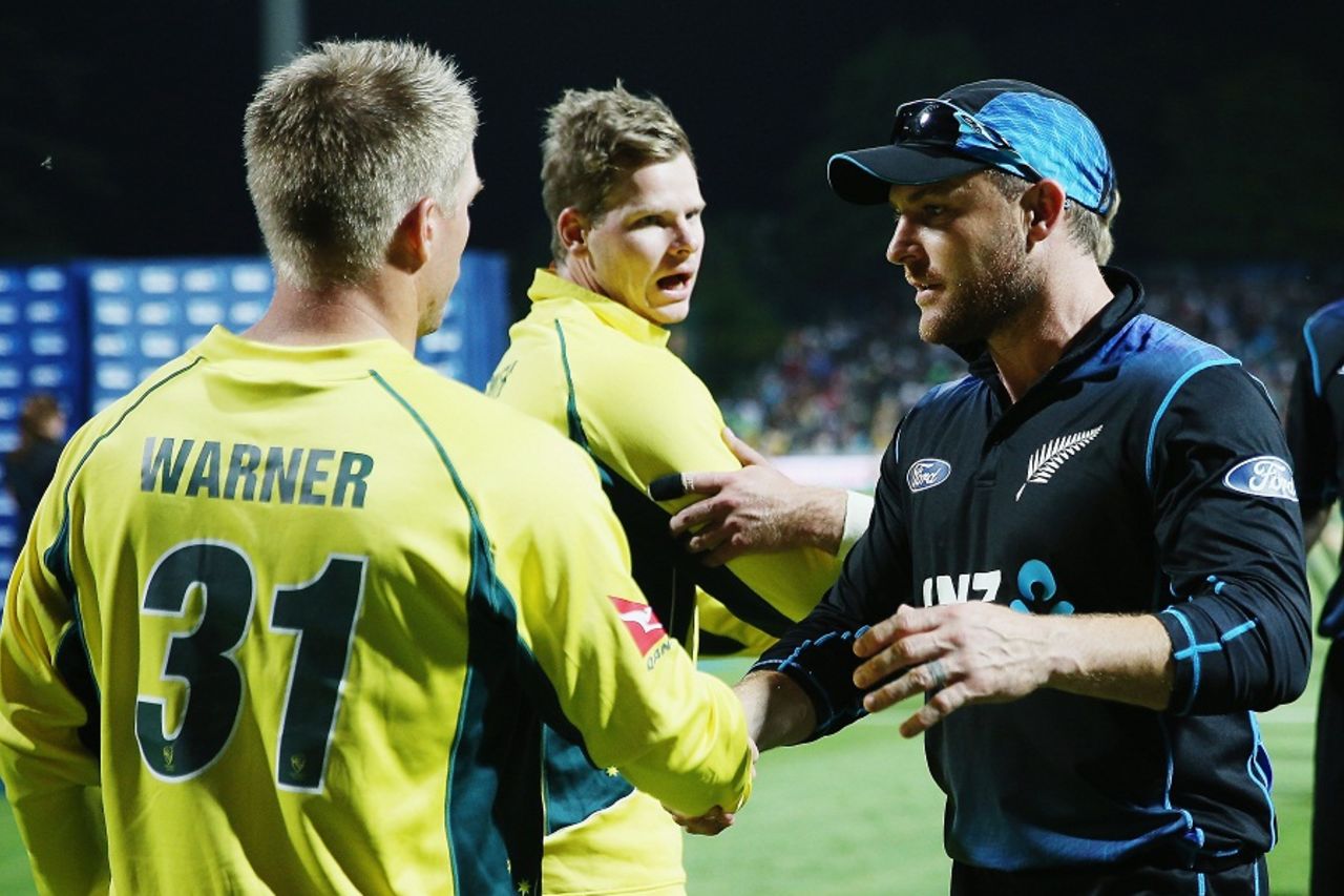 Brendon McCullum is congratulated by Steven Smith and David Warner, New Zealand v Australia, 3rd ODI, Hamilton, February 8, 2016