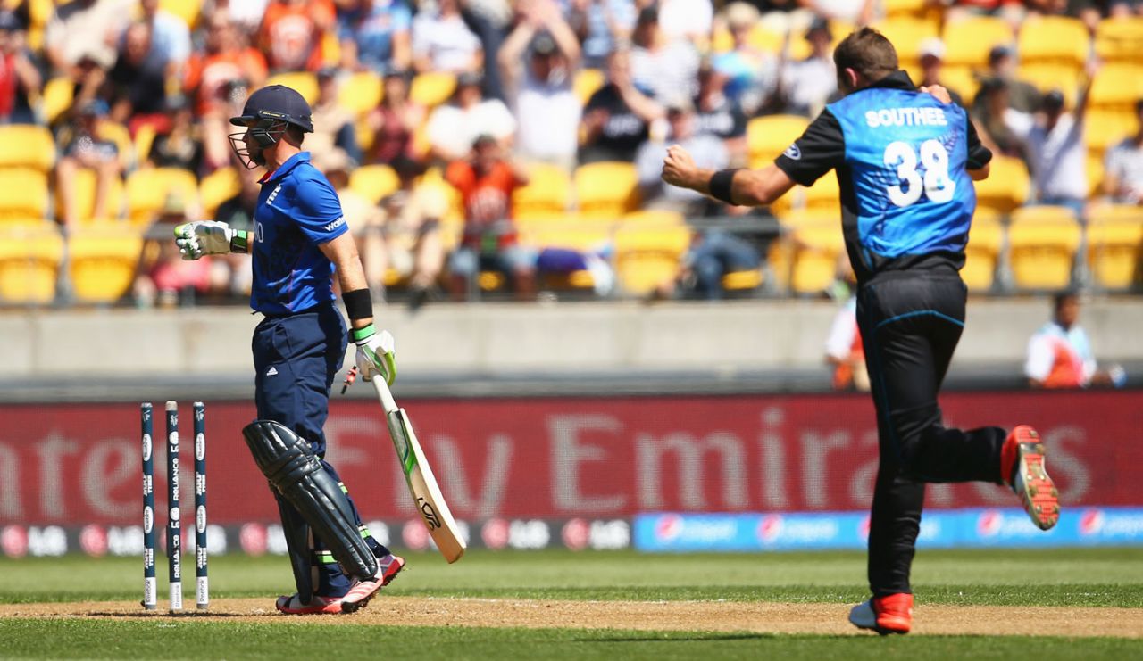 Tim Southee bowls Ian Bell, New Zealand v England, World Cup 2015, Group A, Wellington, February 20, 2015