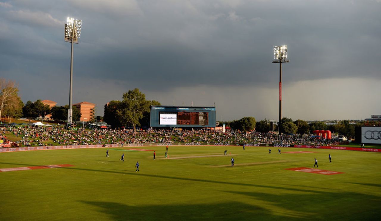 South Africa started their chase under lights, South Africa v England, 3rd ODI, Centurion, February 9, 2016
