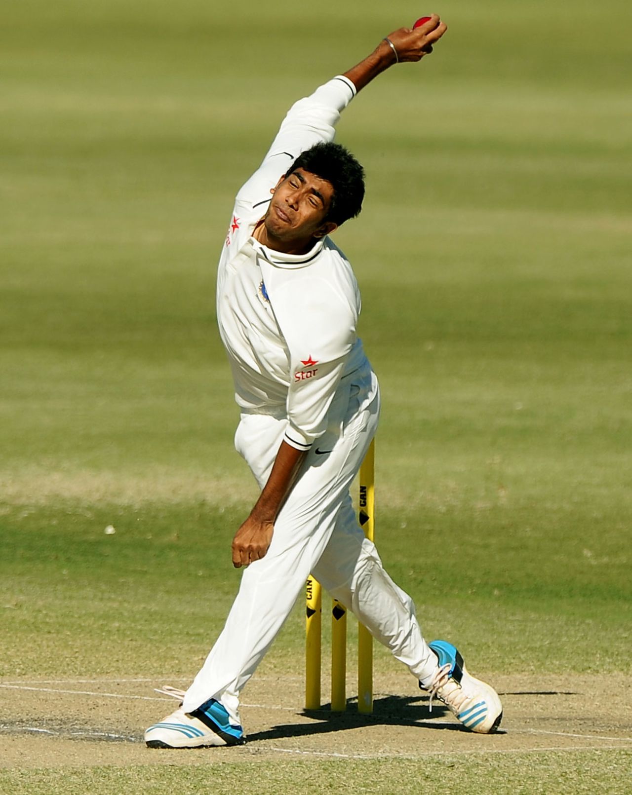 Jasprit Bumrah bowls, Australia A v India A, 1st unofficial Test, Brisbane, 2nd day, July 7, 2014
