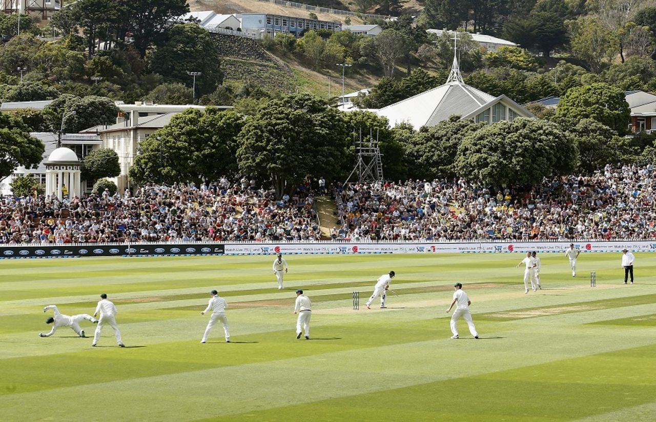 A packed Basin Reserve crowd watches Peter Nevill pull off a stunner, New Zealand v Australia, 1st Test, Wellington, 1st day, February 12, 2016, 