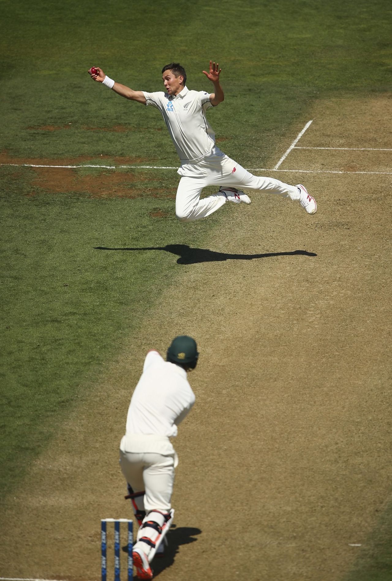 Trent Boult pulled off a one-handed stunner off his own bowling, New Zealand v Australia, 1st Test, Wellington, 2nd day, February 13, 2016