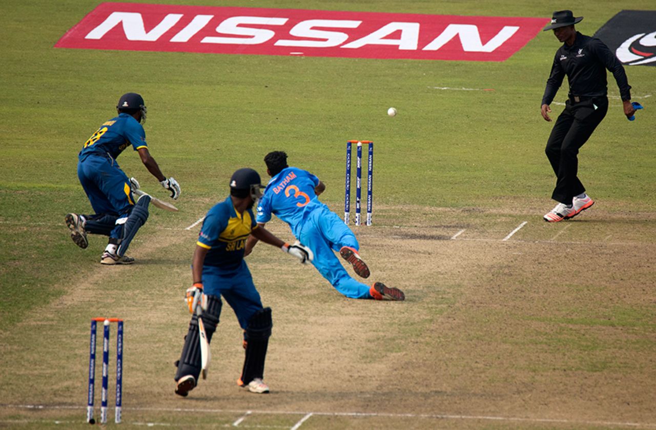 Rahul Batham attempts a run-out, India v Sri Lanka, Under-19 World Cup 2016, Mirpur