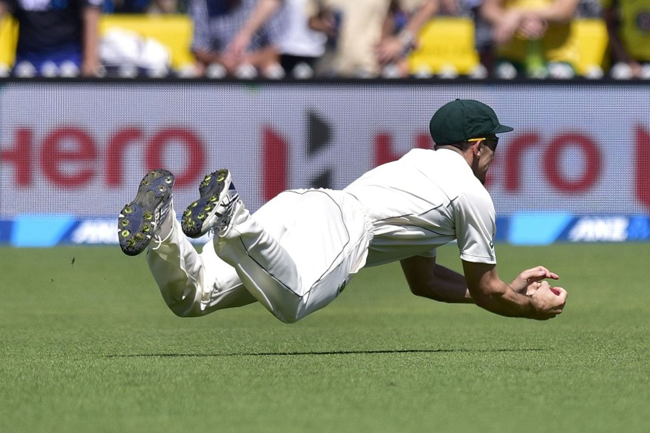 Mitchell Marsh took an outstanding diving catch to dismiss Martin Guptill, New Zealand v Australia, 1st Test, Wellington, 3rd day, February 14, 2016