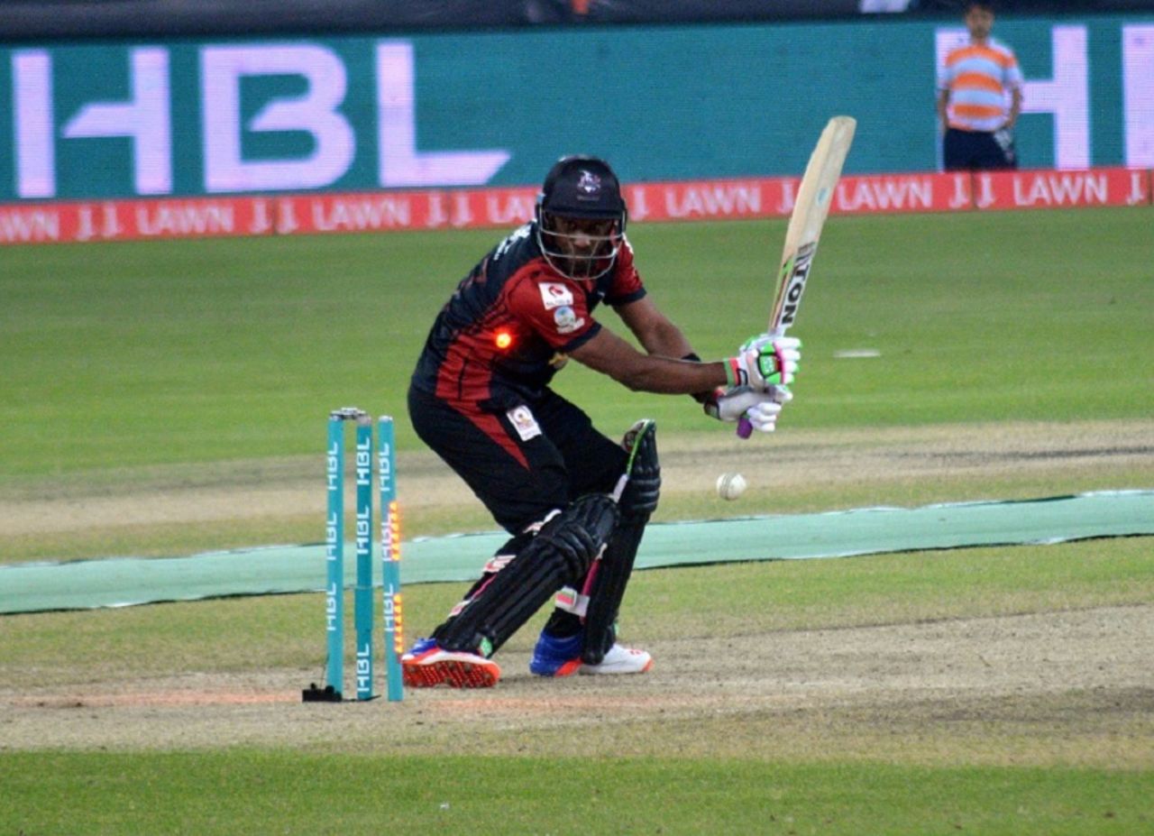 Dwayne Bravo was bowled off a no ball, Lahore Qalandars v Quetta Gladiators, PSL 2015-16, Dubai, February 17, 2016