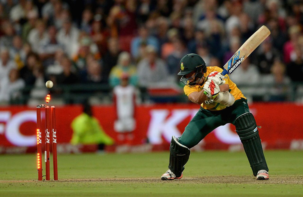 David Wiese dragged on as the chase got very tight, South Africa v England, 1st T20, Cape Town, February 19, 2016