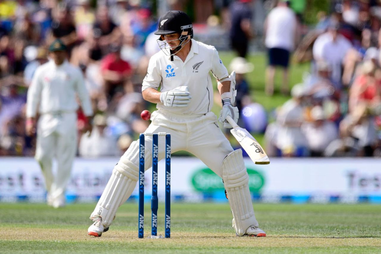 BJ Watling almost hit one onto his stumps, New Zealand v Australia, 2nd Test, Christchurch, 1st day, February 20, 2016