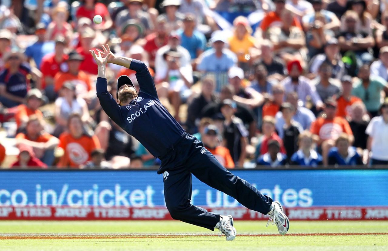 Preston Mommsen takes a catch to dismiss Eoin Morgan, England v Scotland, World Cup 2015, Group A, Christchurch, February 23, 2015