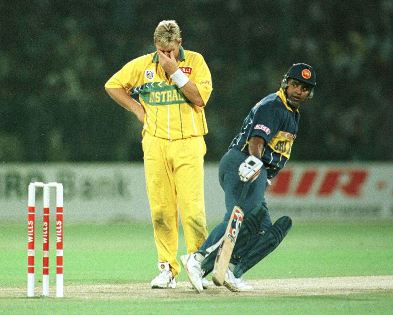 Shane Warne looks dejected as Arjuna Ranatunga and Sri Lanka push on, Australia v Sri Lanka, World Cup final, Lahore, March 17, 1996