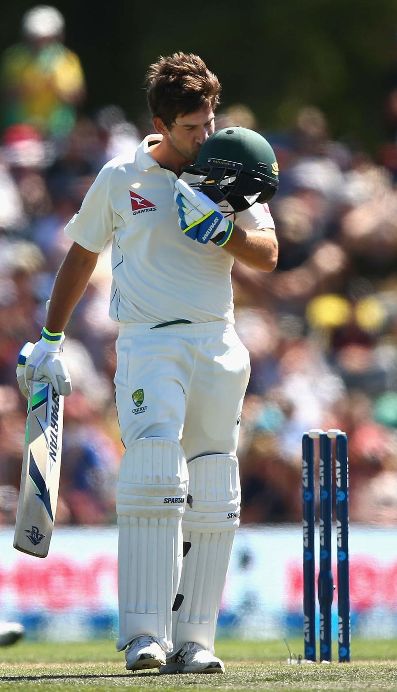 Joe Burns kisses the coat of arms after scoring his third Test hundred, New Zealand v Australia, 2nd Test, Christchurch, 2nd day, February 21, 2016