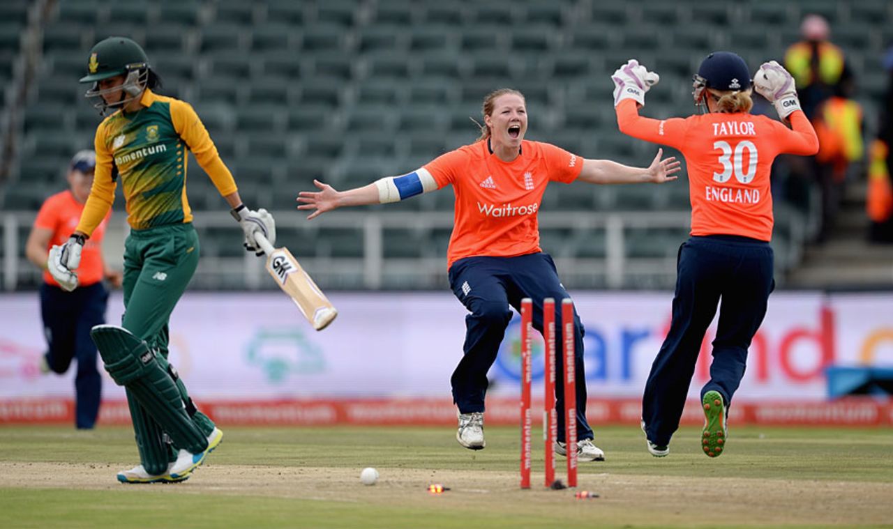 South Africa were in early trouble during the deciding match when Anya Shrubsole struck twice in two balls, South Africa Women v England Women, 3rd T20, Johannesburg, February 21, 2016