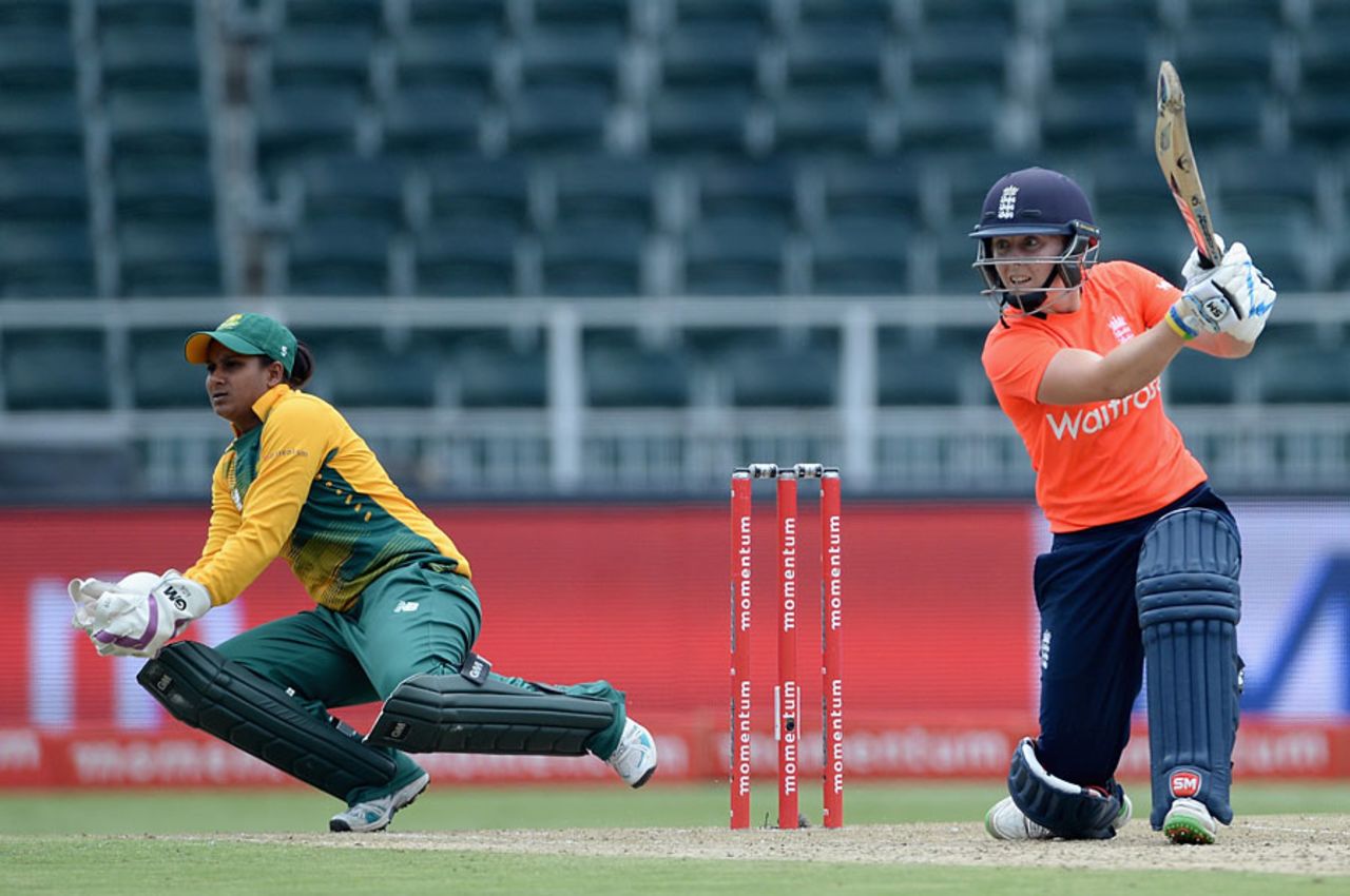Heather Knight made a brisk 25, South Africa Women v England Women, 3rd T20, Johannesburg, February 21, 2016