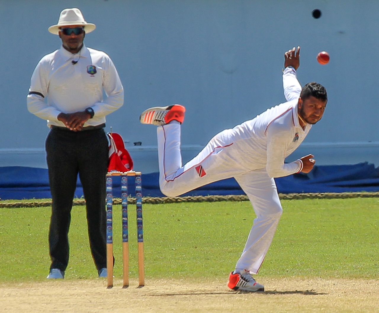 Jon-Russ Jaggesar in his delivery stride, Jamaica v Trinidad & Tobago, Regional 4-Day Tournament, 3rd day, Kingston, February 21, 2016