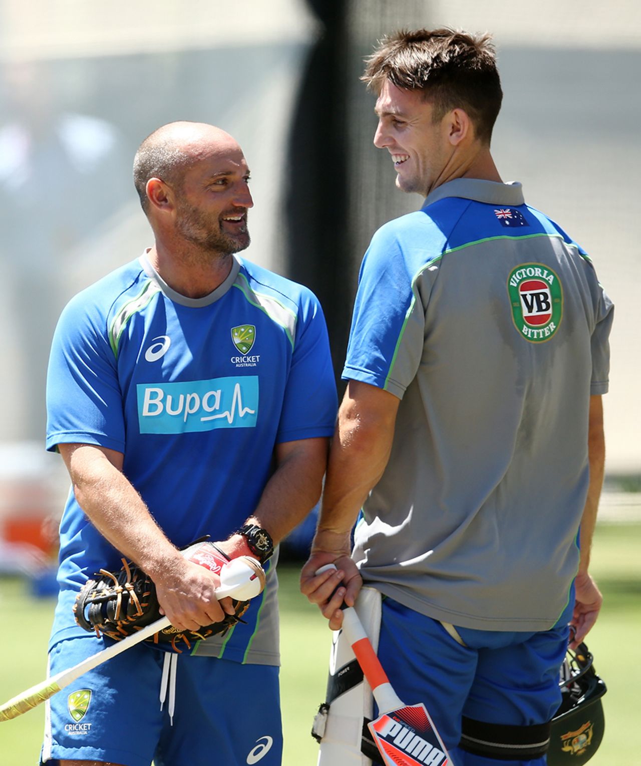 Michael Di Venuto speaks to Mitchell Marsh during a net session, Adelaide, November 26, 2015