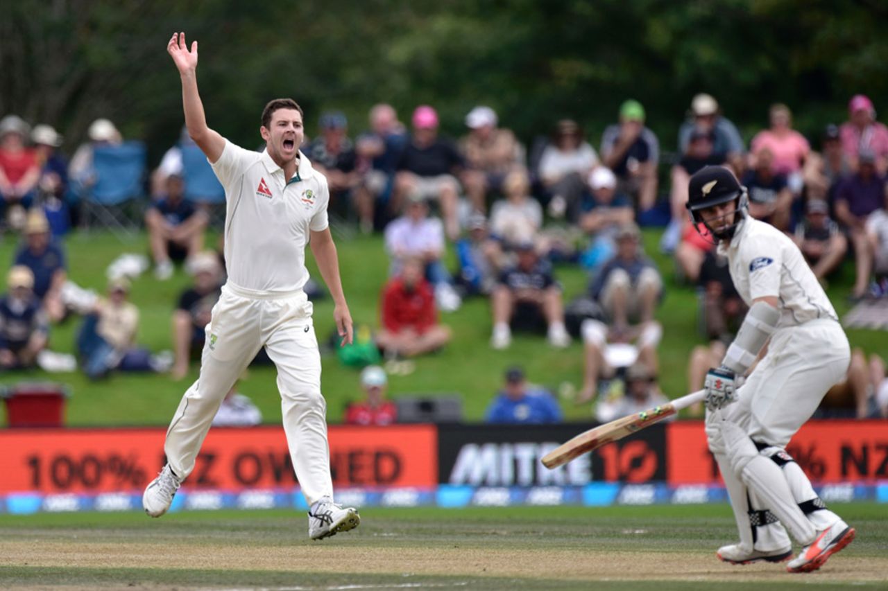 Josh Hazlewood appeals for an lbw against Kane Williamson, New Zealand v Australia, 2nd Test, Christchurch, 4th day, February 23, 2016