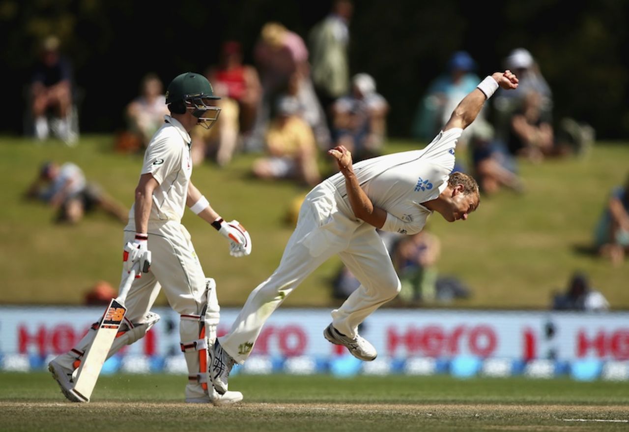 Neil Wagner bends his back despite broken finger, New Zealand v Australia, second Test, Christchurch, February 24, 2016