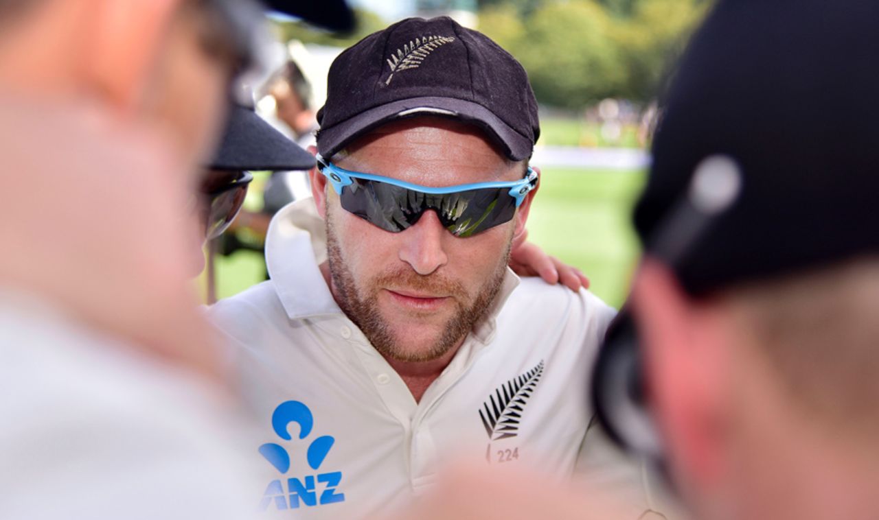 Brendon McCullum in the New Zealand huddle at the start of play, New Zealand v Australia, 2nd Test, Christchurch, 5th day, February 24, 2016