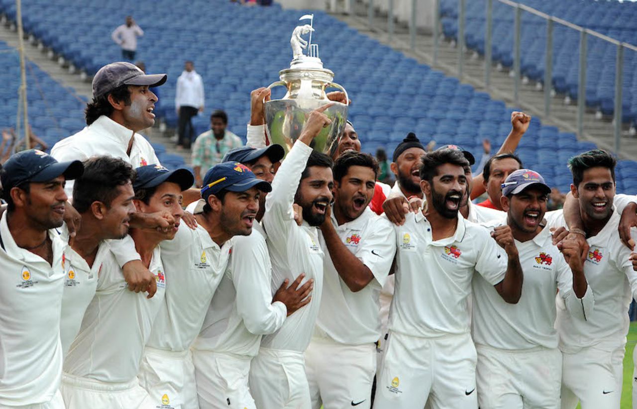 The Mumbai players celebrate their 41st Ranji Trophy title, Mumbai v Saurashtra, Ranji Trophy 2015-16 final, Pune, February 26, 2016 