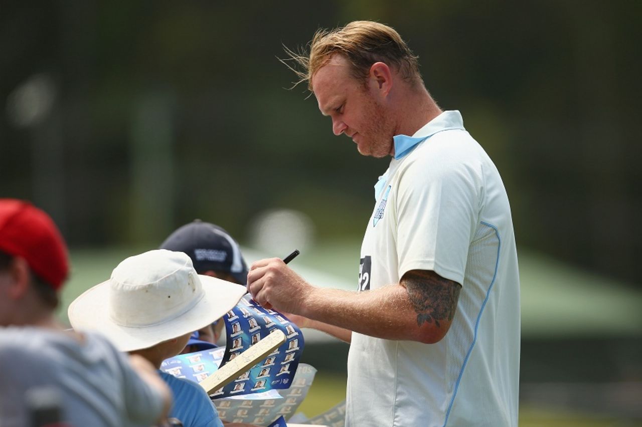 Doug Bollinger signs autographs for some spectators, New South Wales v Western Australia, Sheffield Shield, Coffs Harbour, 3rd day, February 27, 2016