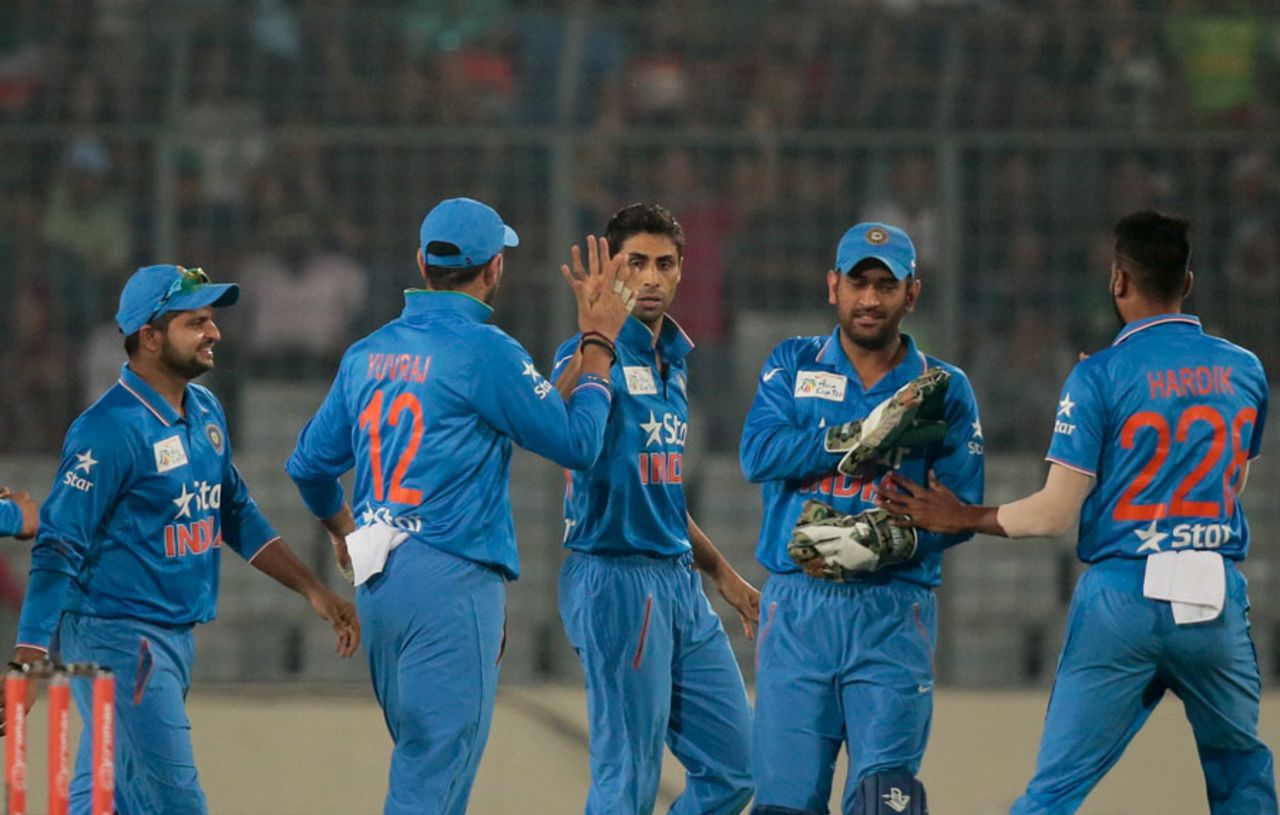 Ashish Nehra celebrates the wicket of Mohammad Hafeez with his team-mates, India v Pakistan, Asia Cup, Mirpur, February 27, 2016