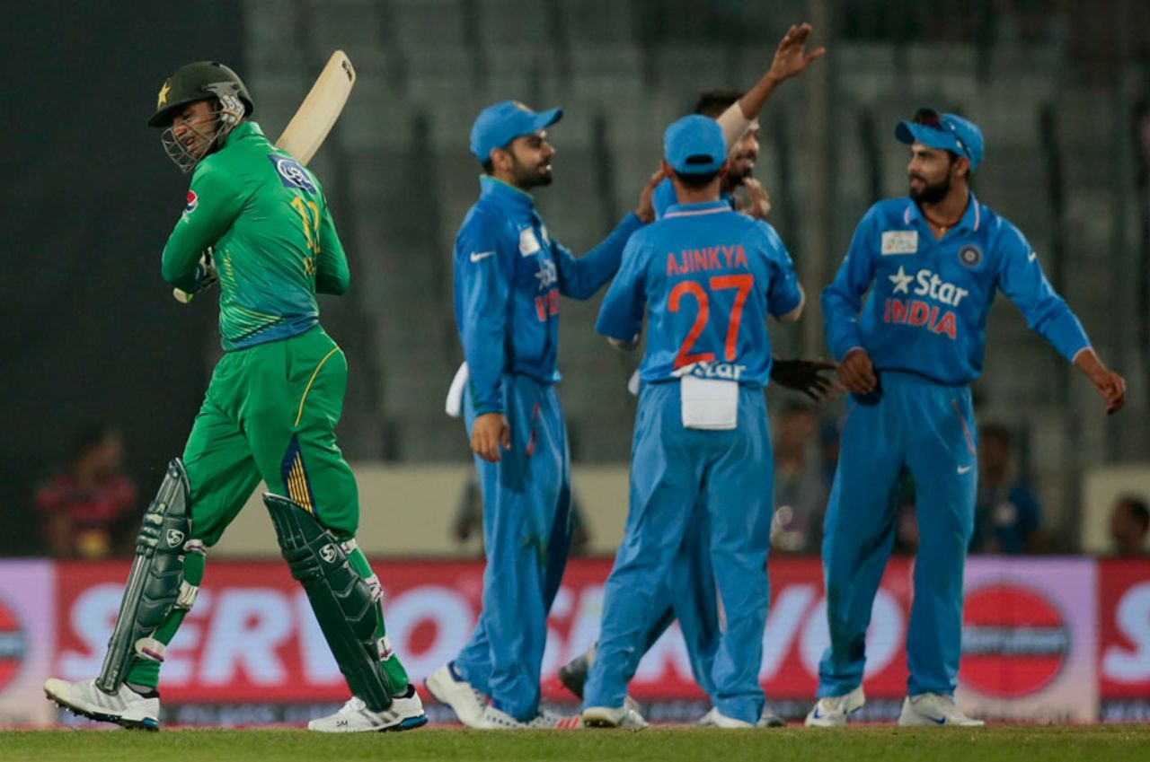 Hardik Pandya had Shoaib Malik caught behind for 4, India v Pakistan, Asia Cup, Mirpur, February 27, 2016