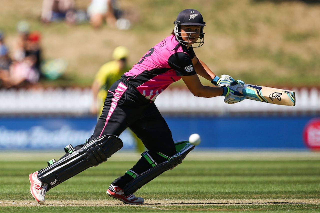 Suzie Bates drives towards point, New Zealand v Australia, 1st women's T20!, Wellington, February 28, 2016