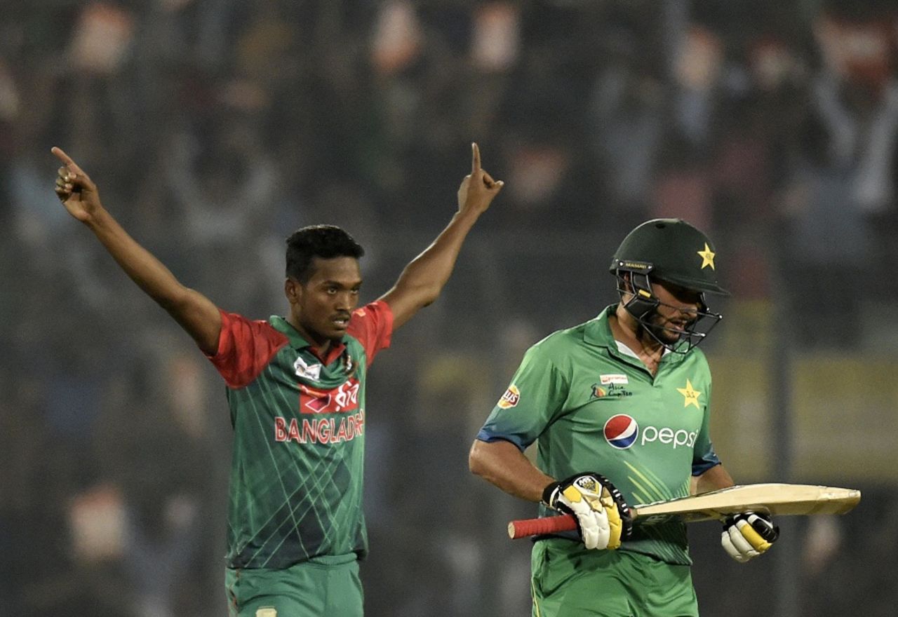 Al-Amin Hossain removed Shahid Afridi for a duck, Bangladesh v Pakistan, Asia Cup 2016, Mirpur, March 2, 2016