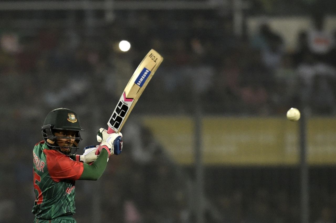 Mushfiqur Rahim cuts, Bangladesh v Pakistan, Asia Cup 2016, Mirpur, March 2, 2016