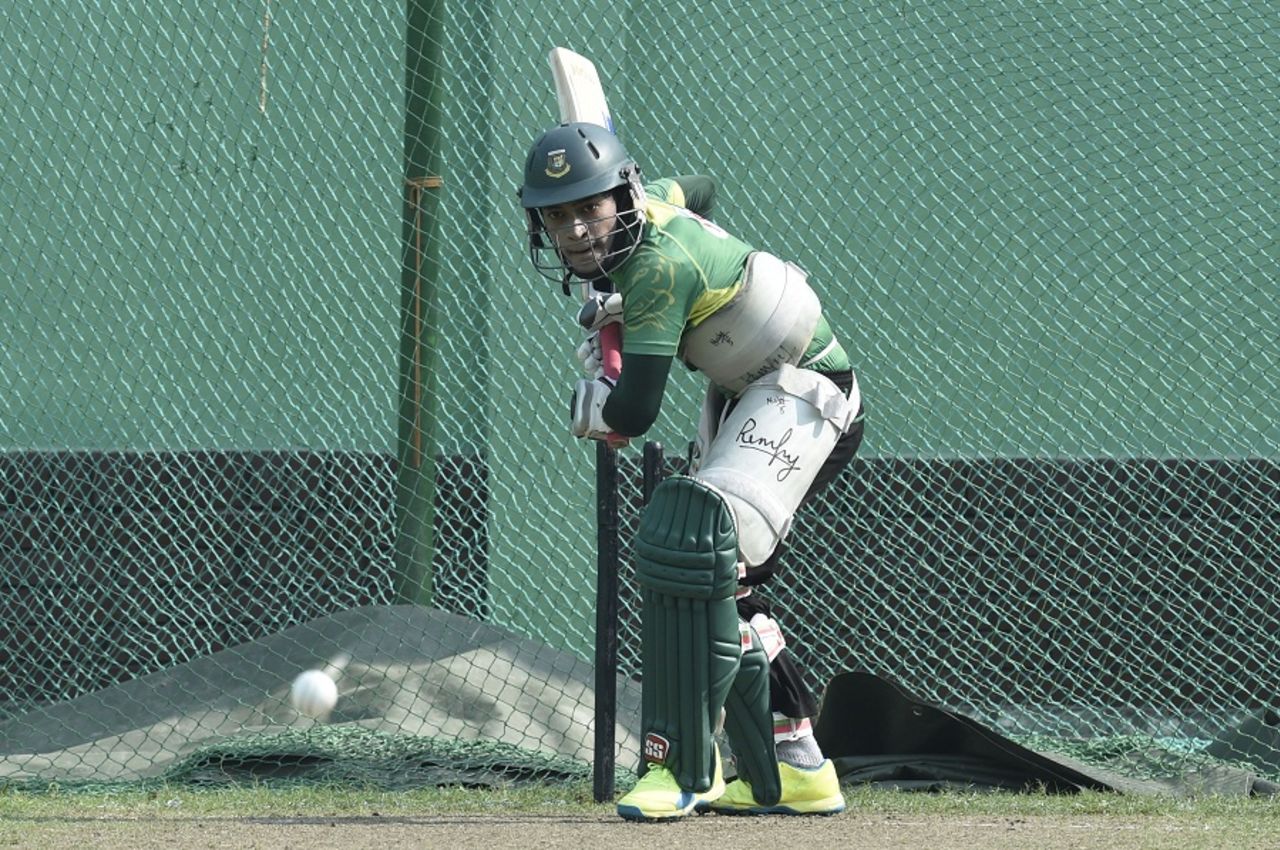 Mushfiqur Rahim bats in the nets ahead of the Asia Cup final, Mirpur, March 4, 2016