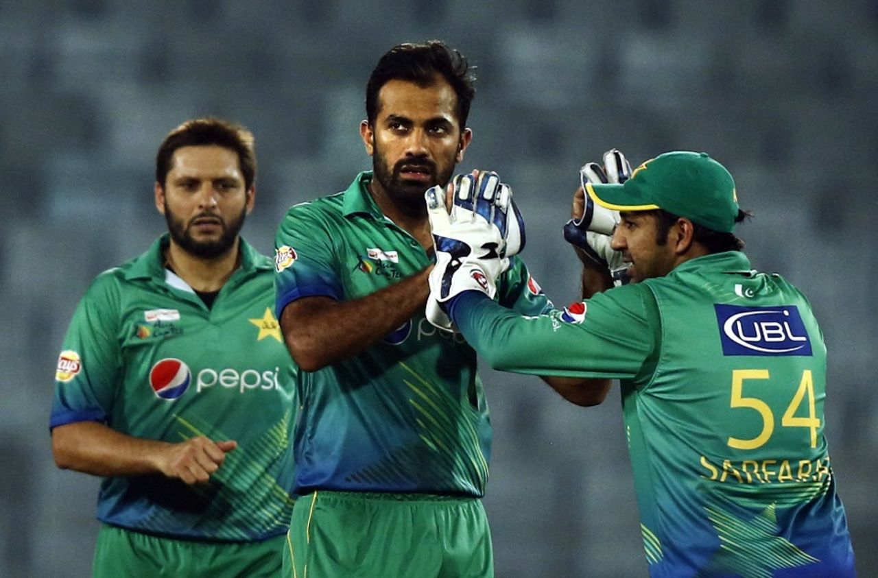Wahab Riaz celebrates Dinesh Chandimal's wicket with his team-mates, Pakistan v Sri Lanka, Asia Cup 2016, Mirpur, March 4, 2016