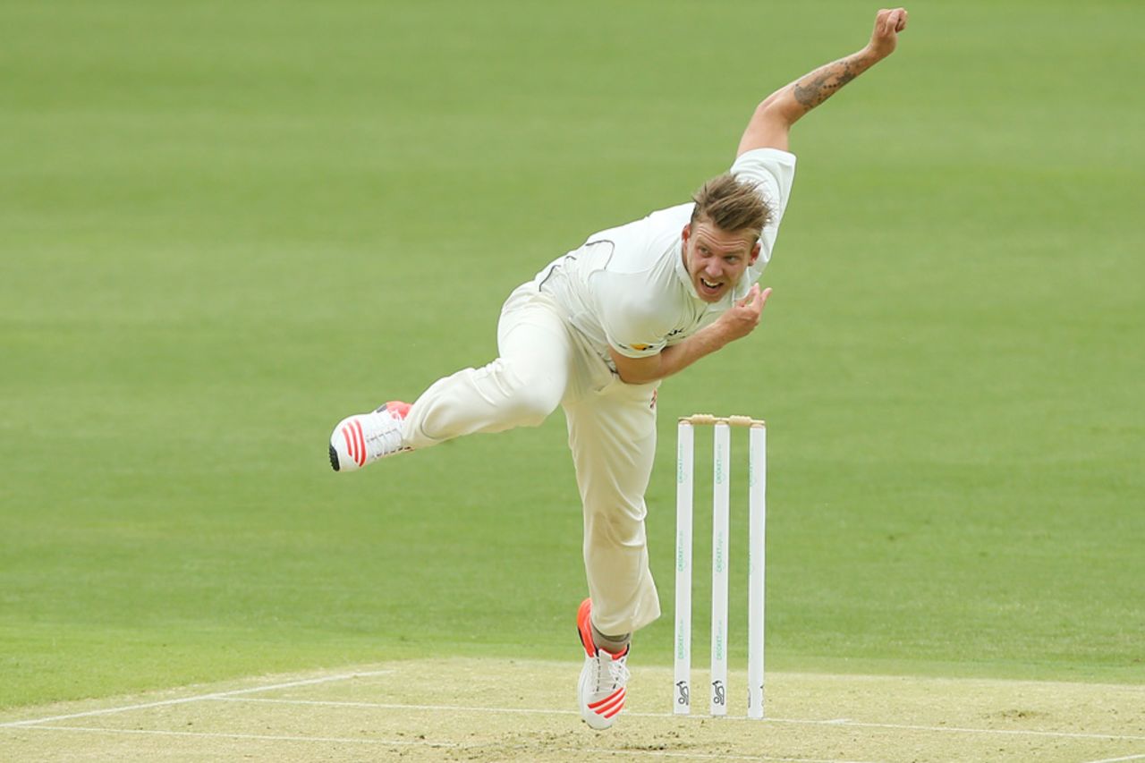 Jake Reed powers through his delivery stride, Queensland v Victoria, Sheffield Shield, Brisbane, 1st day, March 5, 2016